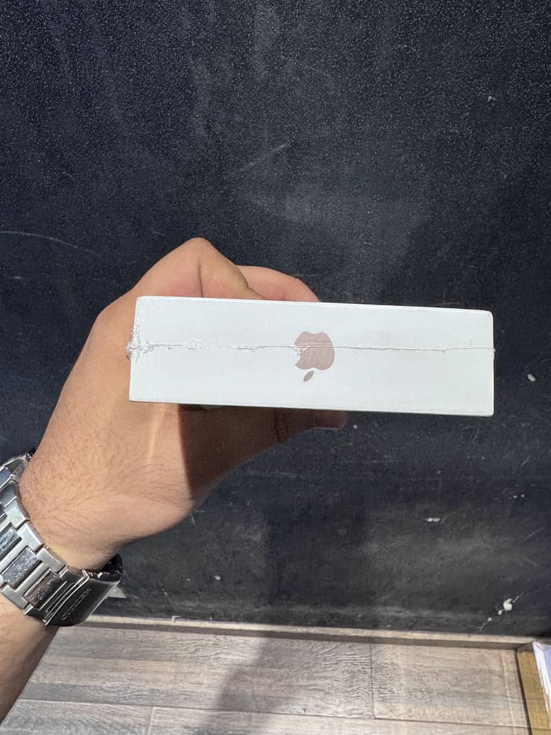 Apple iPhone 16 Pro Max 1