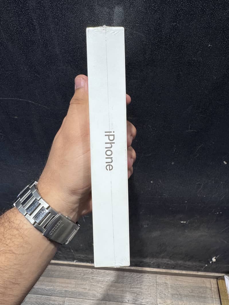 Apple iPhone 16 Pro Max 2