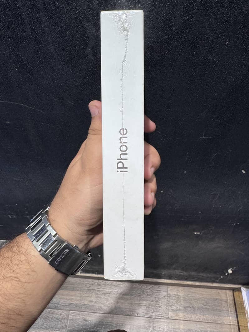 Apple iPhone 16 Pro Max 4