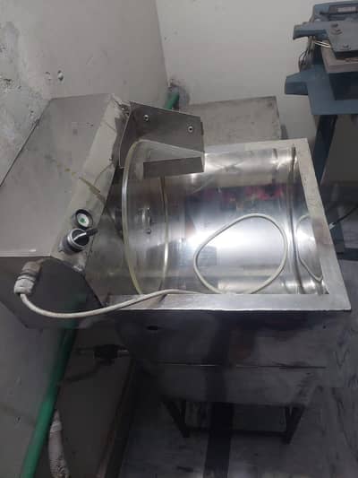 Chocolate making machine