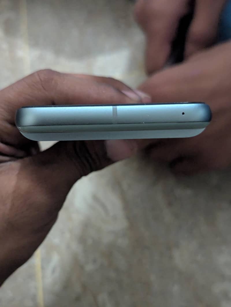 Google Pixel 8 5
