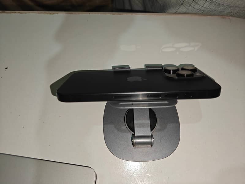 iPhone 15 Pro Sim active 3