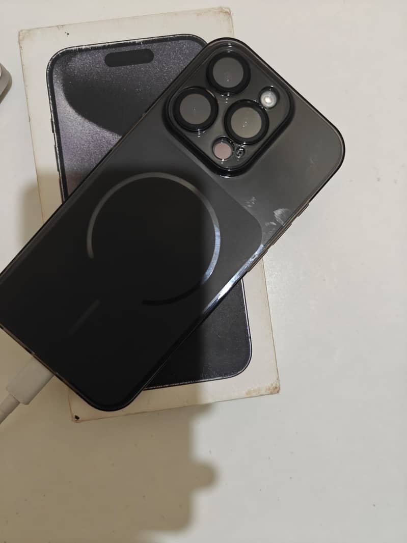 iPhone 15 Pro Sim active 5