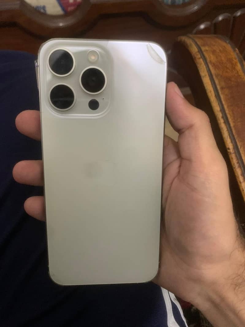 Apple iPhone 15 Pro Max 2