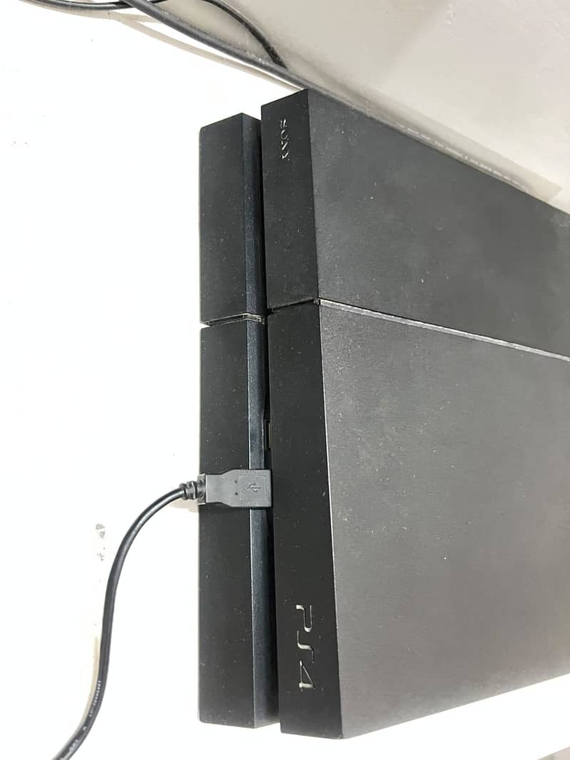 Ps 4 jail brack with 2 controllers 2
