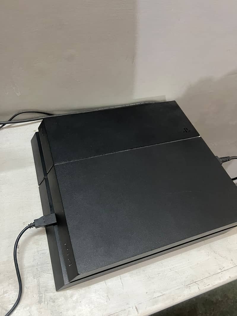 Ps 4 jail brack with 2 controllers 3