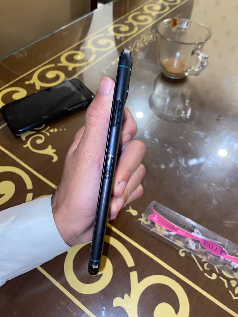 Apple iPhone 11 Pro Max 2