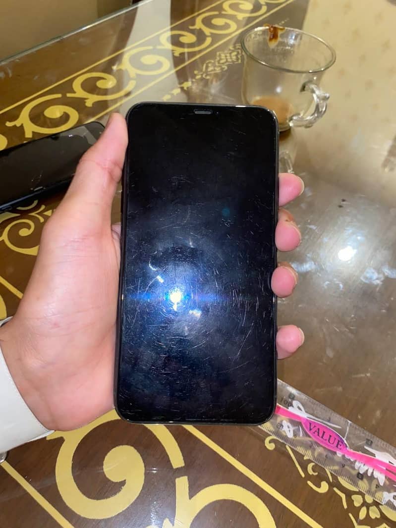 Apple iPhone 11 Pro Max 3
