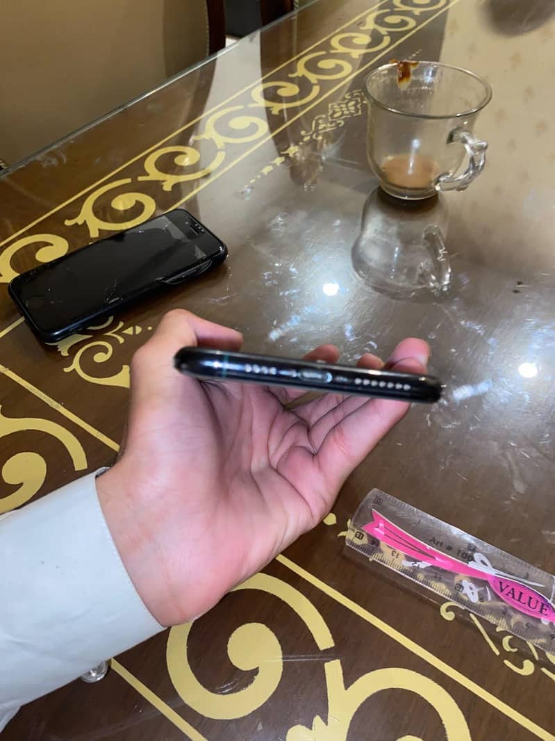 Apple iPhone 11 Pro Max 4