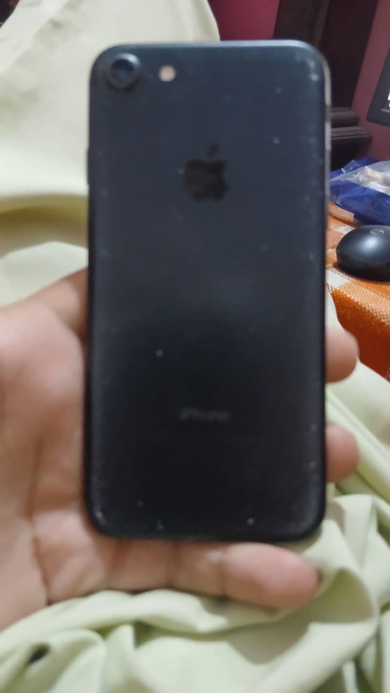 Apple iPhone 7 1