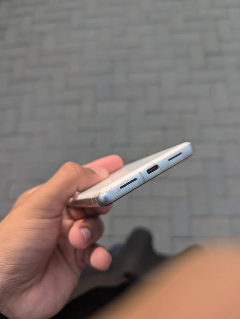 Google Pixel 7 4