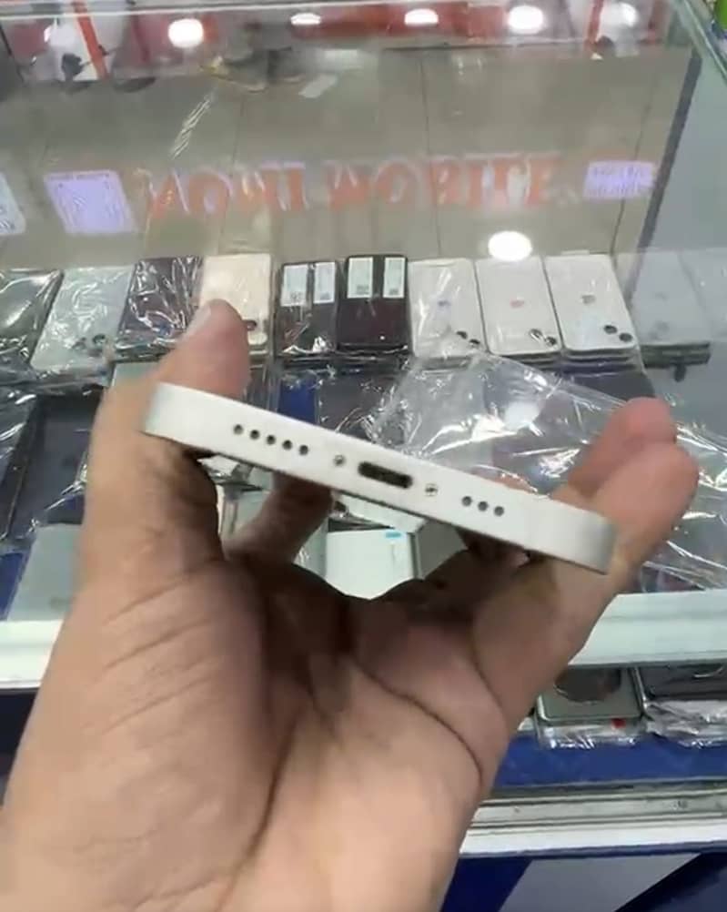 Apple iPhone 13 3