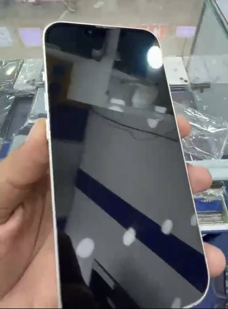 Apple iPhone 13 5