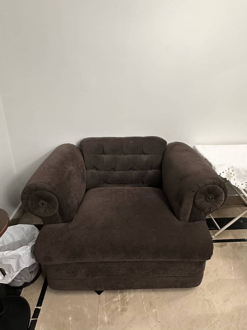 Luxury Dark Brown Velvet / Tufted Sofa Set (3+1+1) – Like New 1