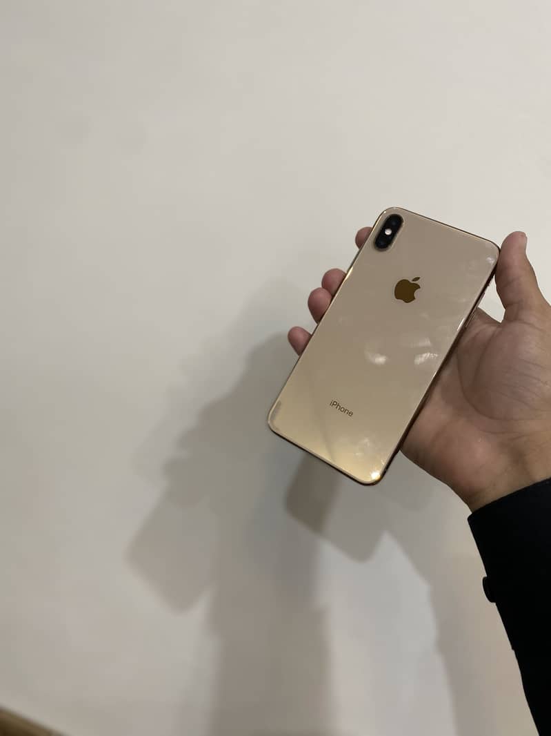 Apple iPhone XS Max 4