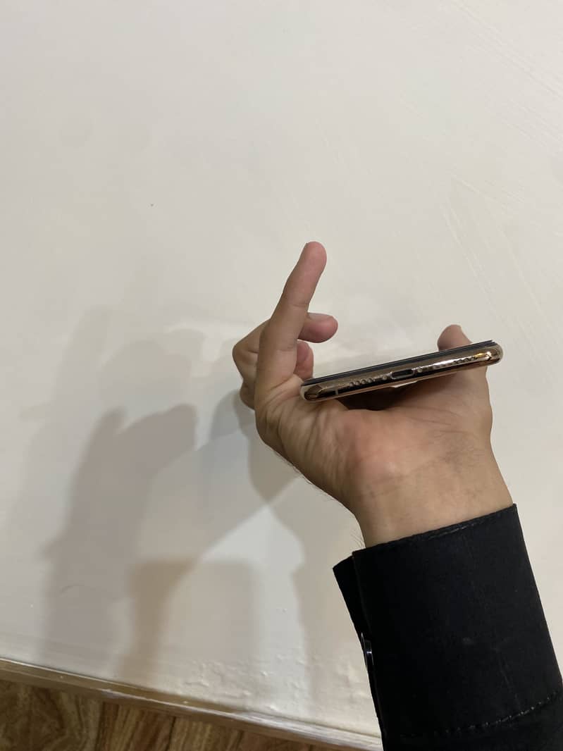 Apple iPhone XS Max 7