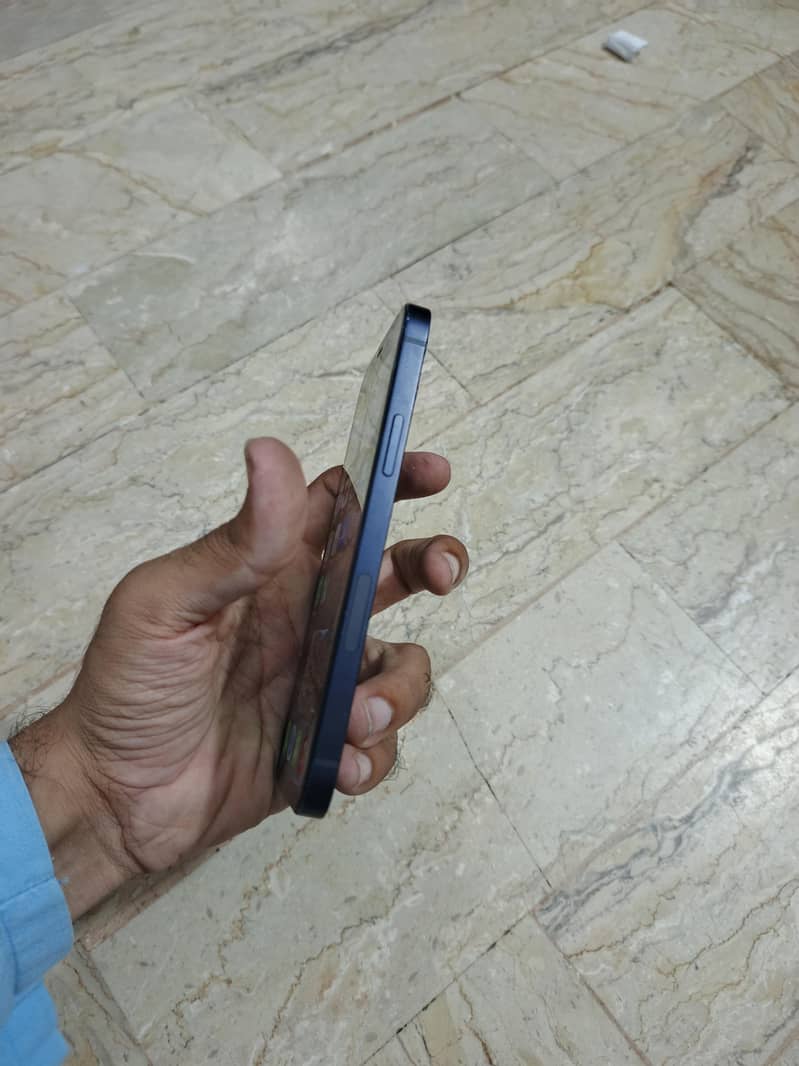 Apple iPhone 12 10