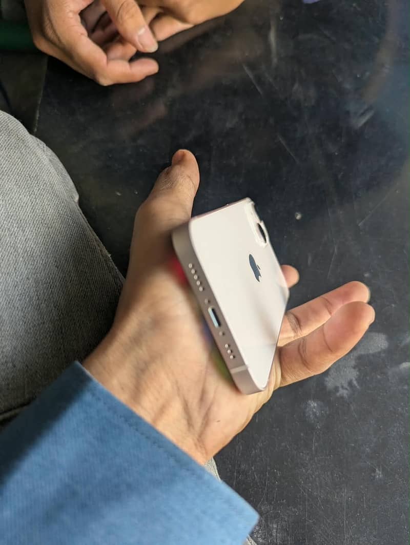 Apple iPhone 13jv 4