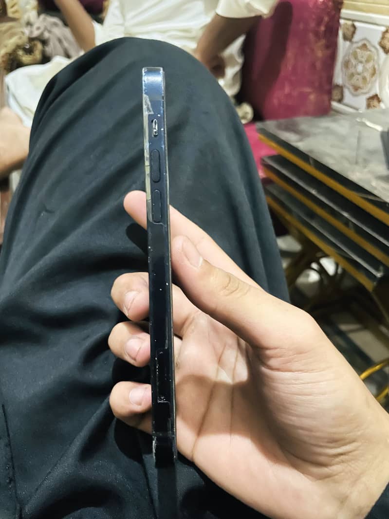 Apple iPhone 12 3