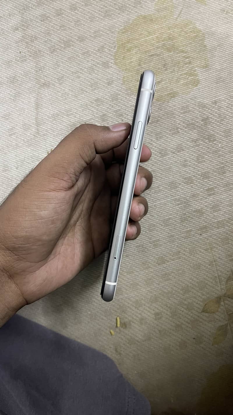 Apple iPhone 11 3