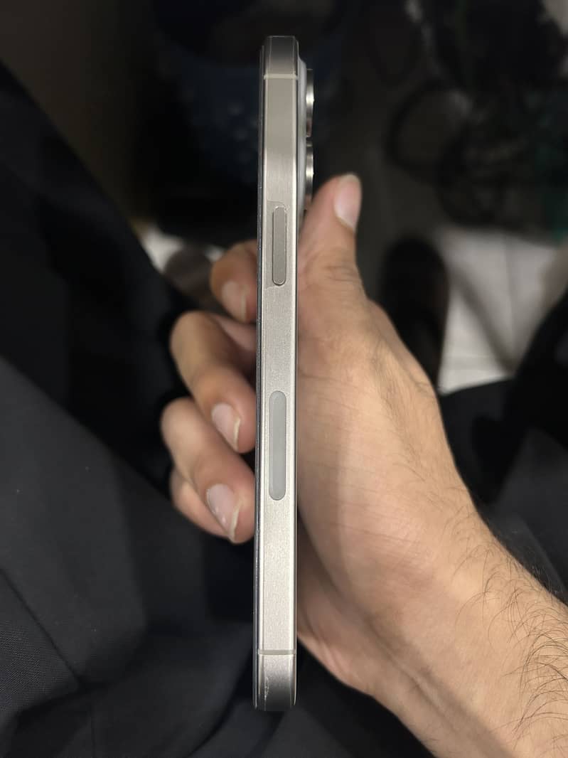 Apple iPhone 15 Pro Max 2