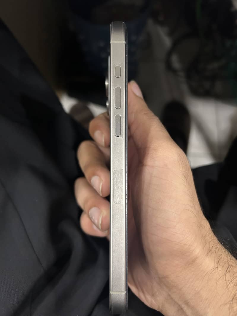 Apple iPhone 15 Pro Max 4