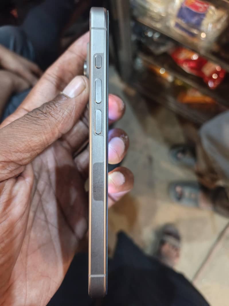 Apple iPhone 15 Pro 2