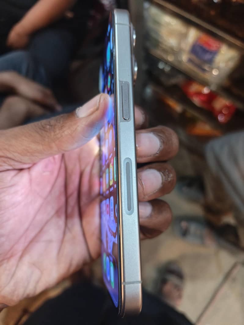Apple iPhone 15 Pro 3