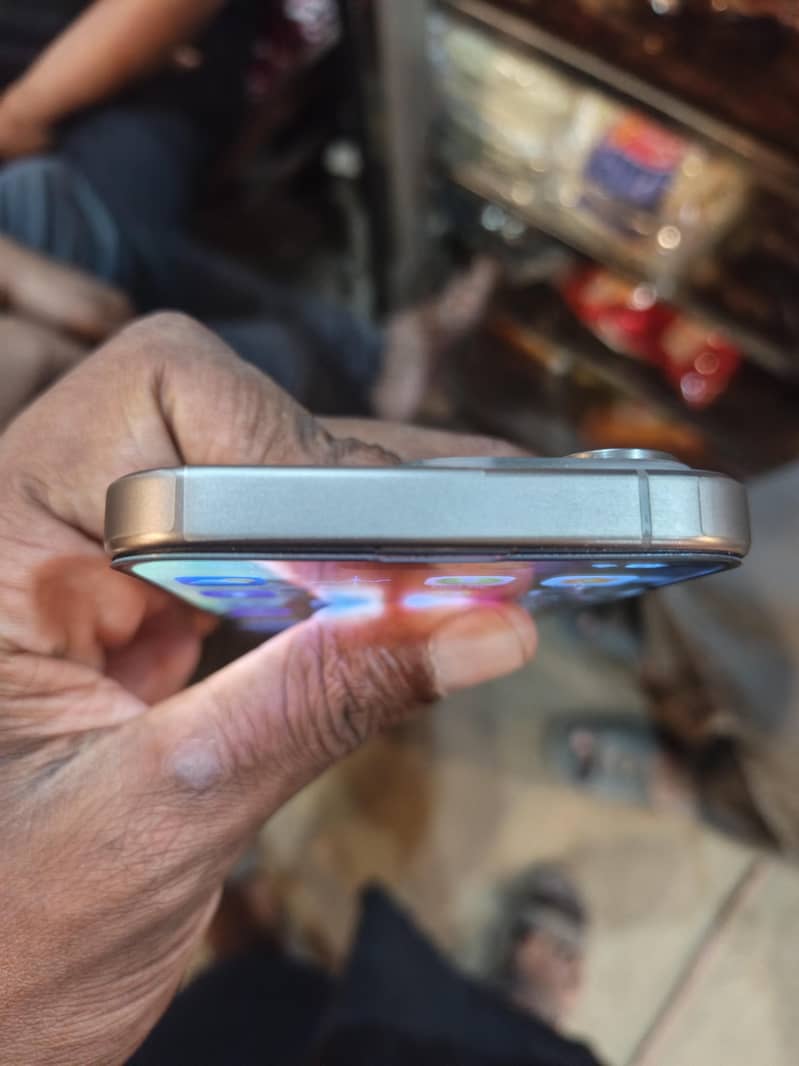 Apple iPhone 15 Pro 4