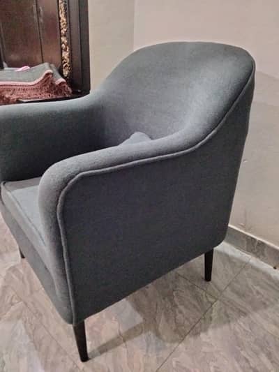 Dewani sofa set with table for sale