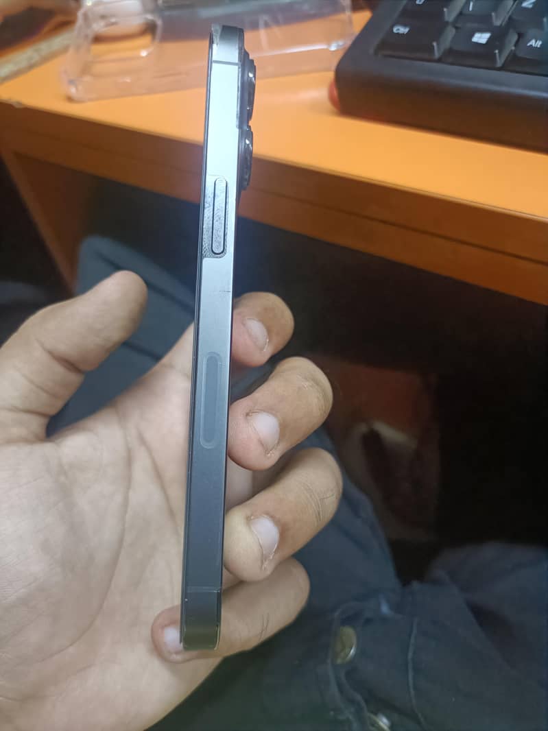 Apple iPhone 13 Pro 3