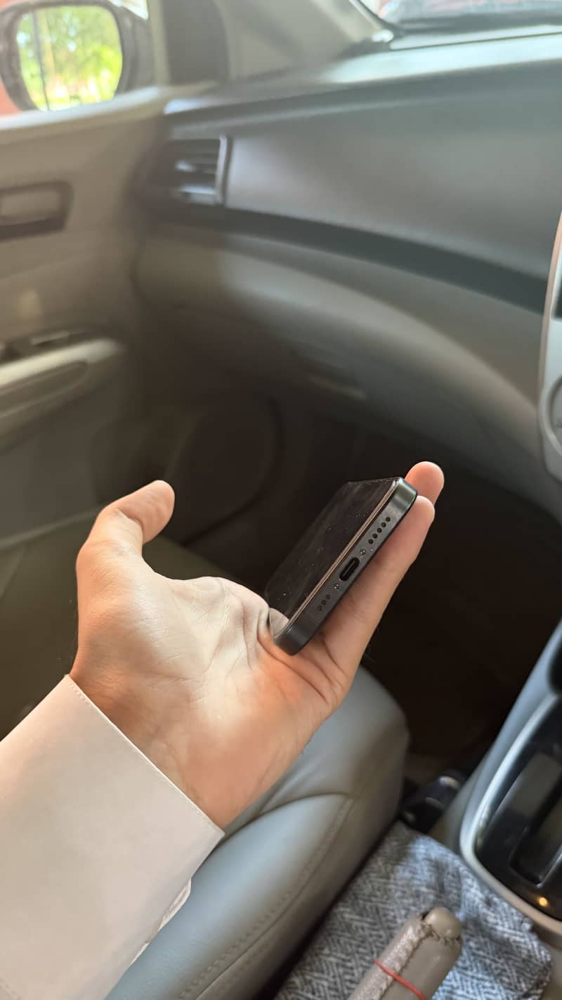 Apple iPhone 15 Pro 3