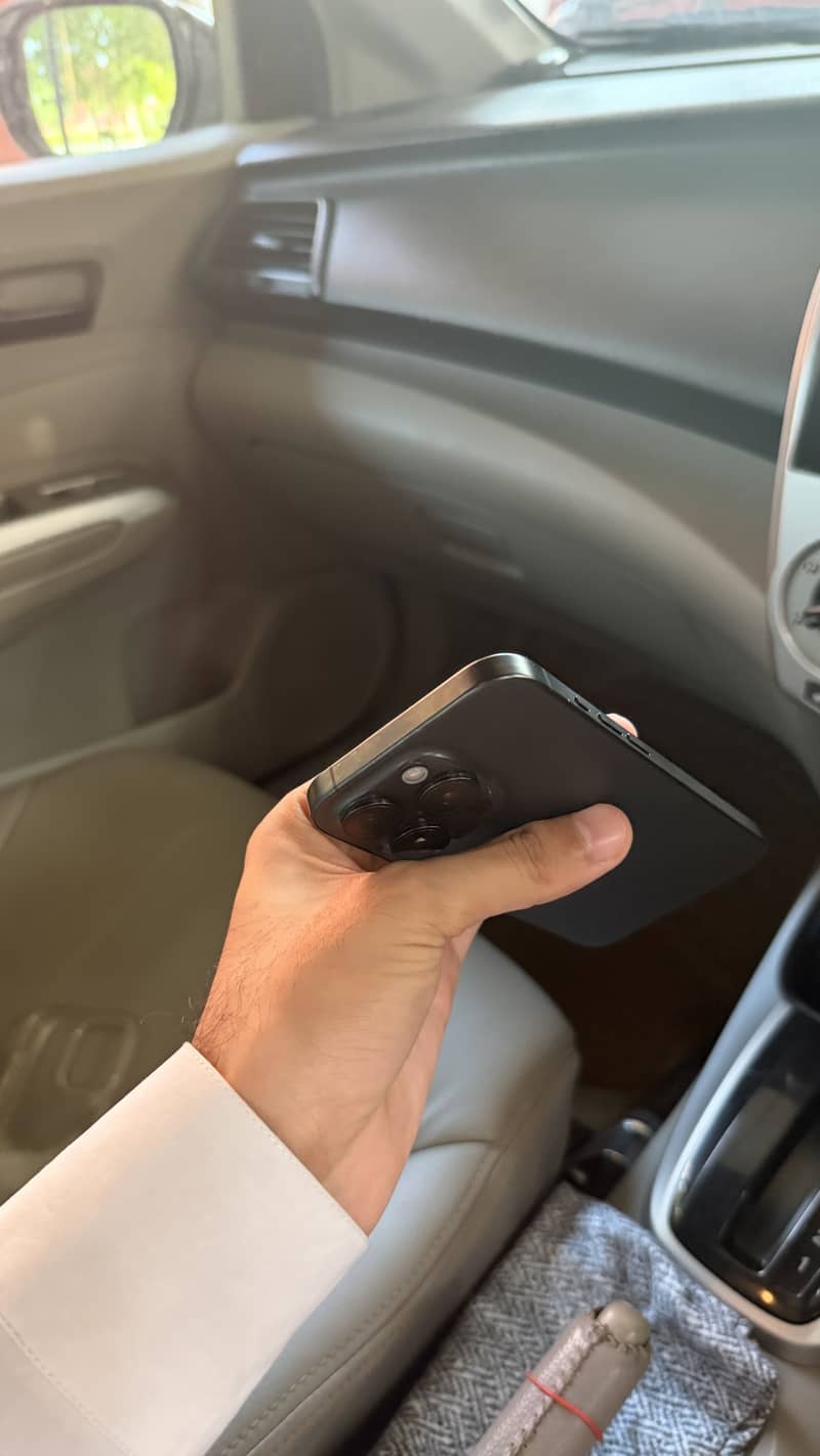 Apple iPhone 15 Pro 4