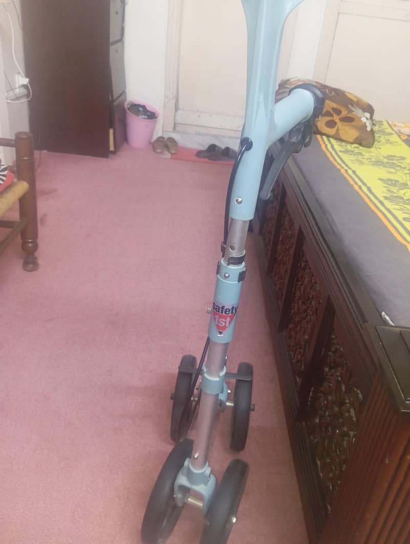 Rolling walker 0