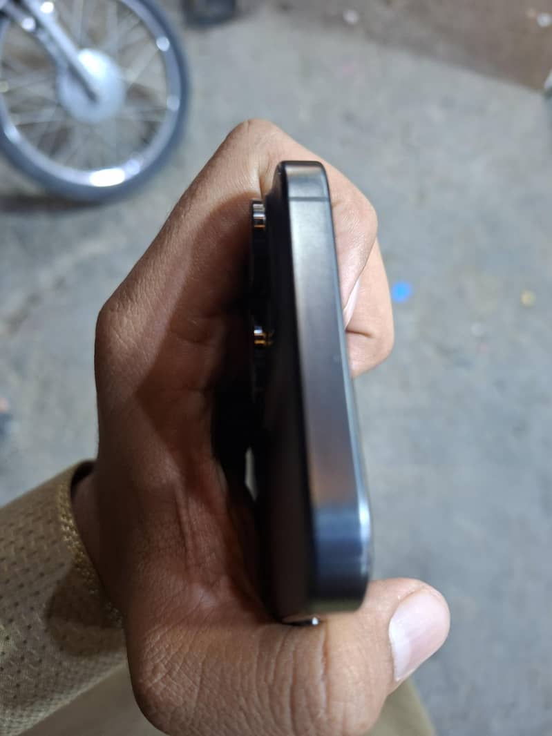 Apple iPhone 15 Pro Max 2