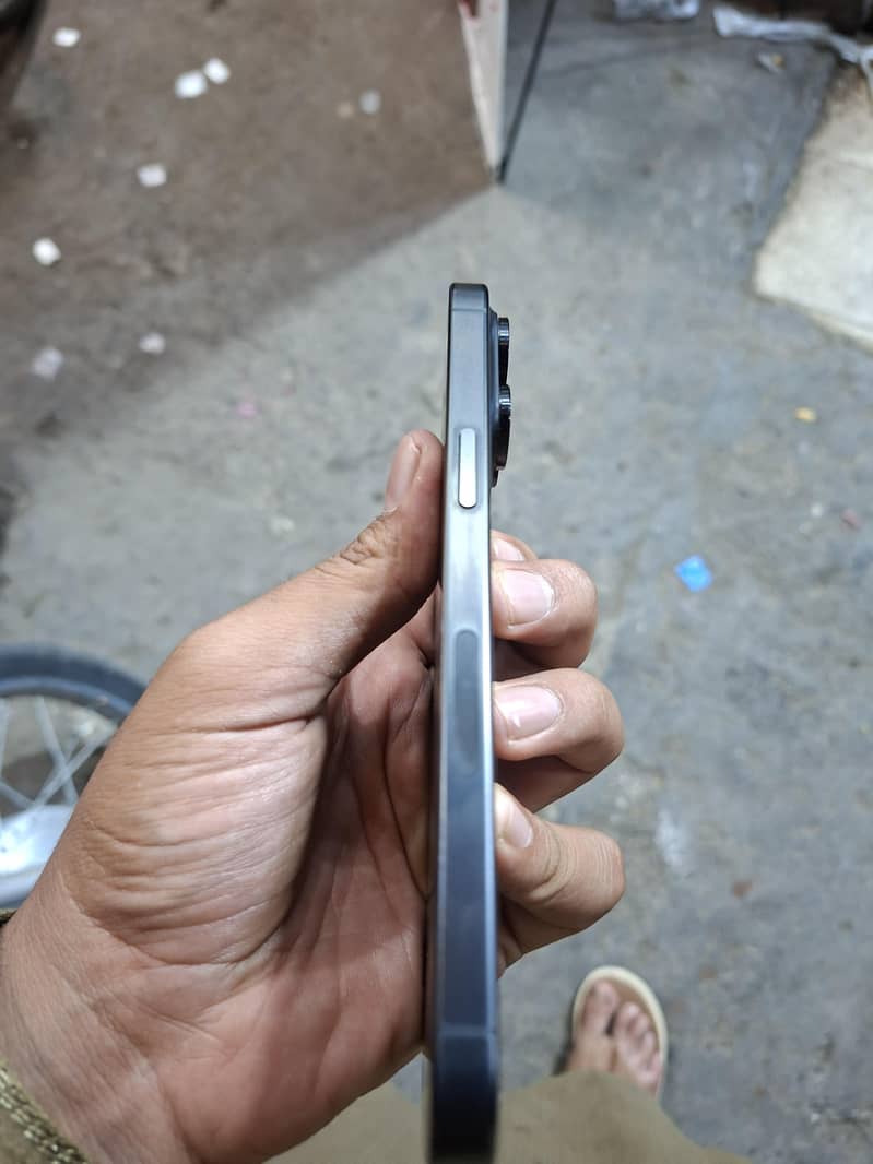 Apple iPhone 15 Pro Max 4