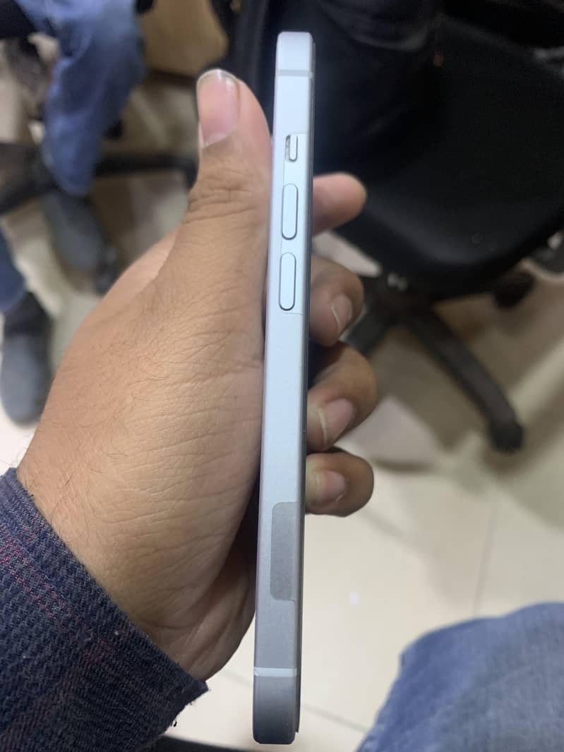 Apple iPhone 15 4