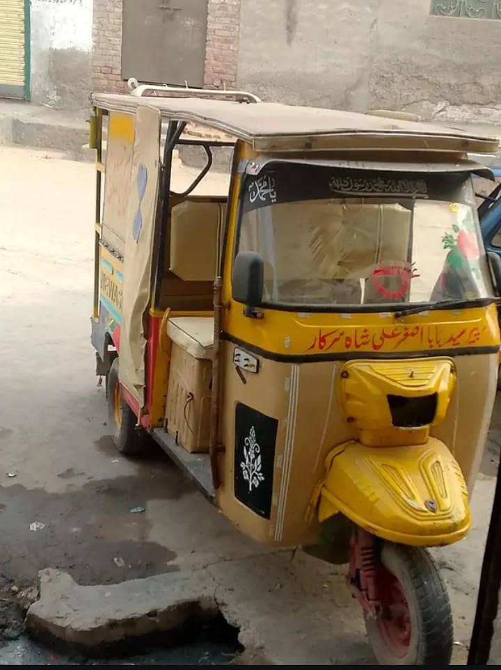 زبردست پیلا رکشہ برائے فروخت  | مناسب قیمت | فوری رابطہ کریں 1