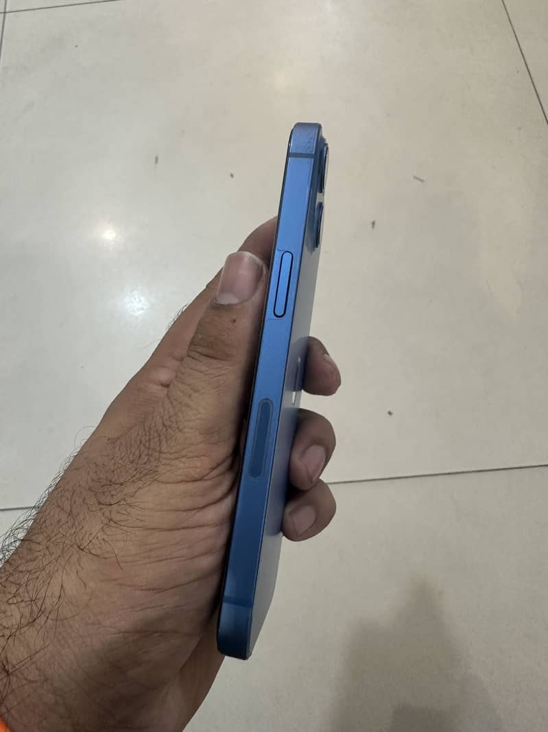 Apple iPhone 13 2