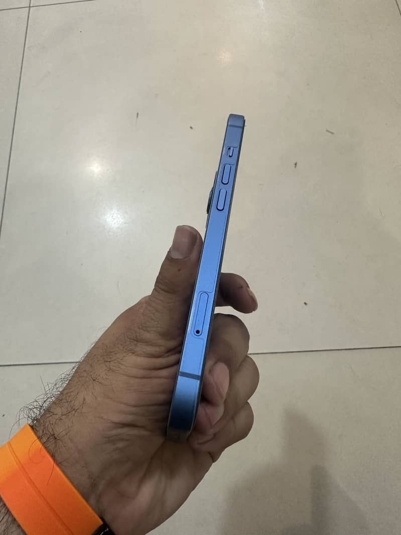 Apple iPhone 13 4