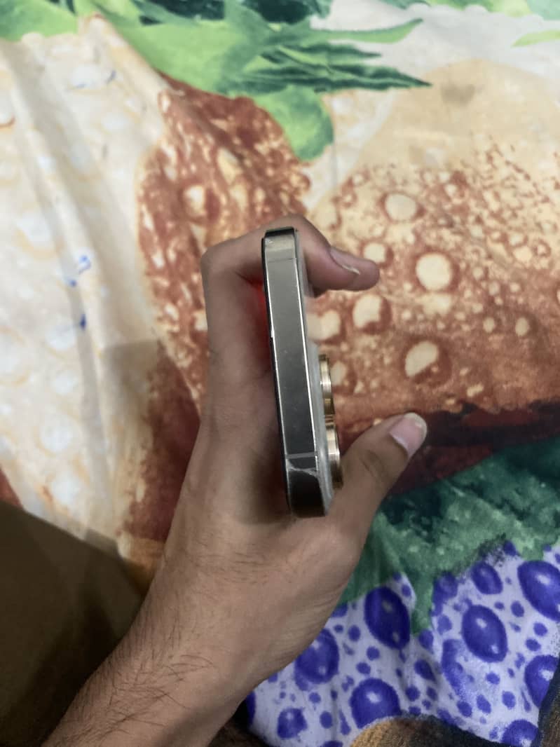 Apple iPhone 14 Pro 2
