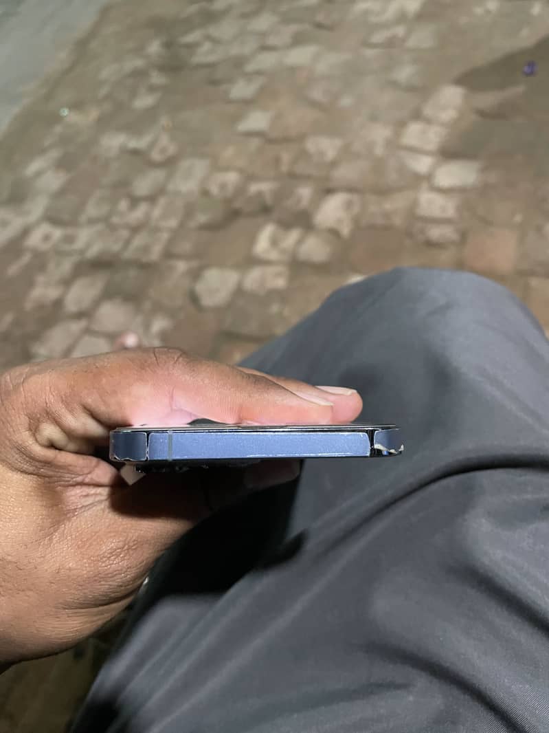 Apple iPhone 13 Pro Max 0