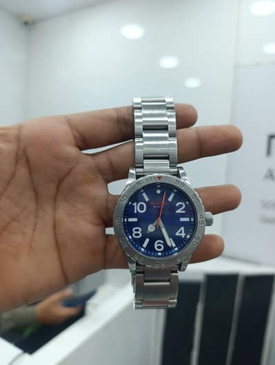 Nixon watch ⌚