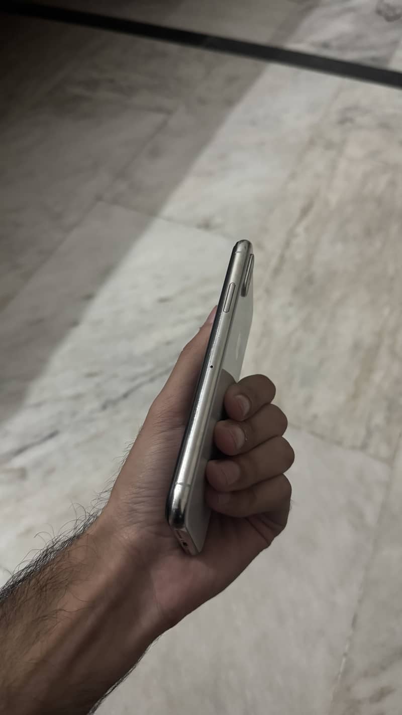 Apple iPhone X 3