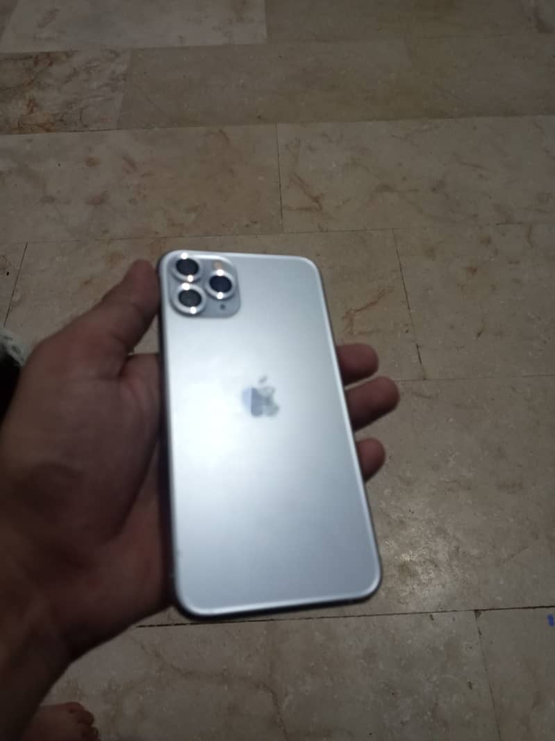 Apple iPhone 11 Pro 4