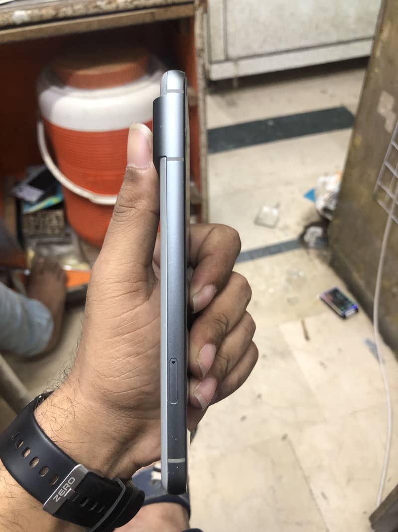 Google Pixel 8 4