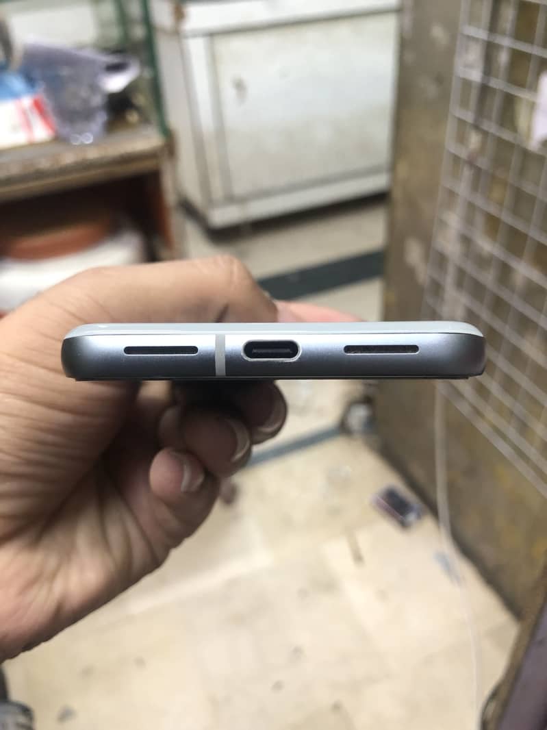Google Pixel 8 6