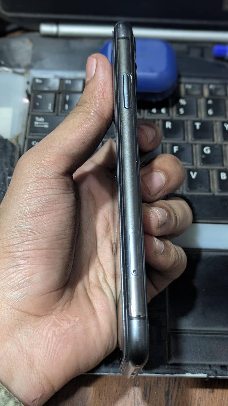 Apple iPhone 11 3
