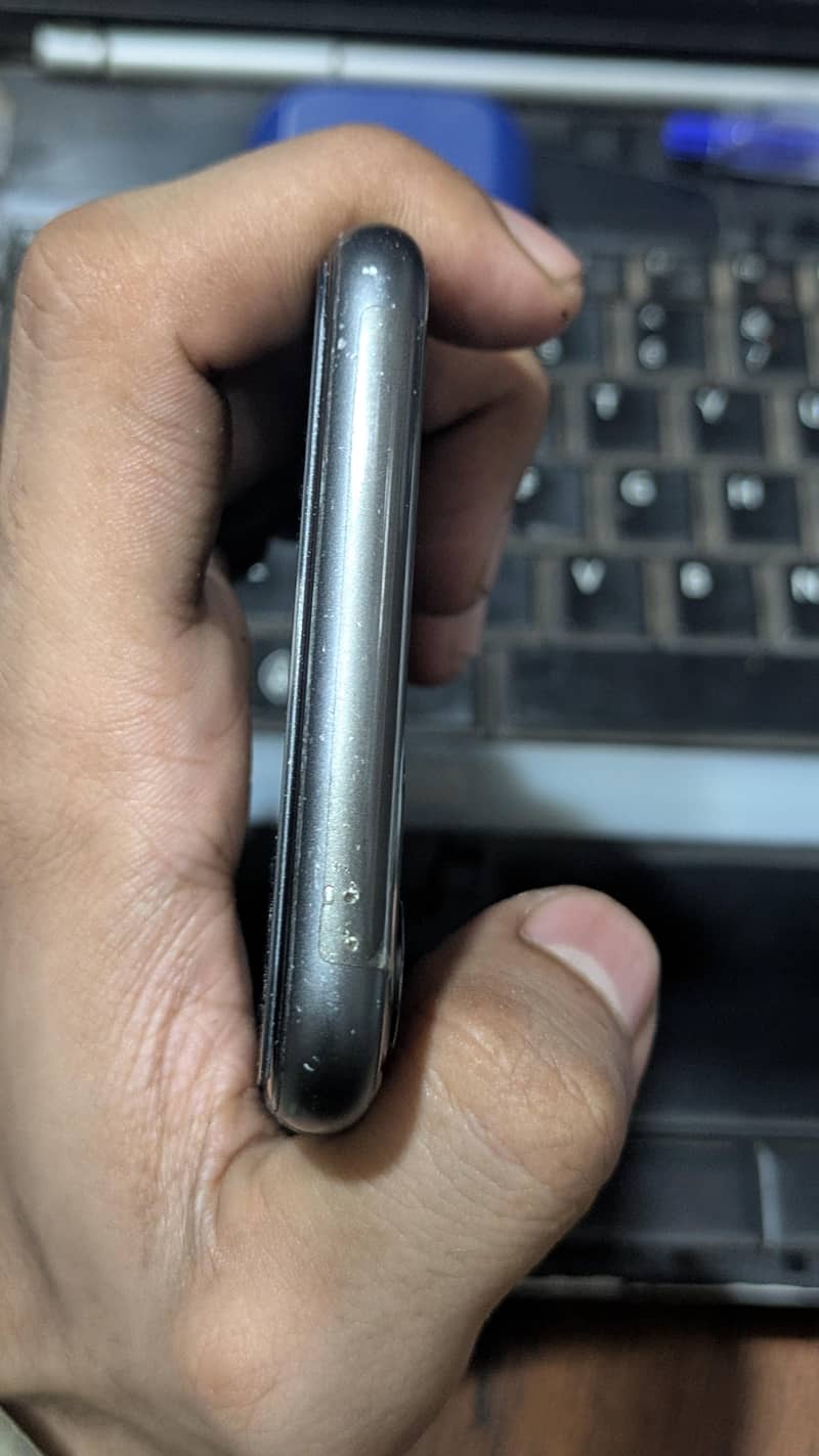 Apple iPhone 11 4