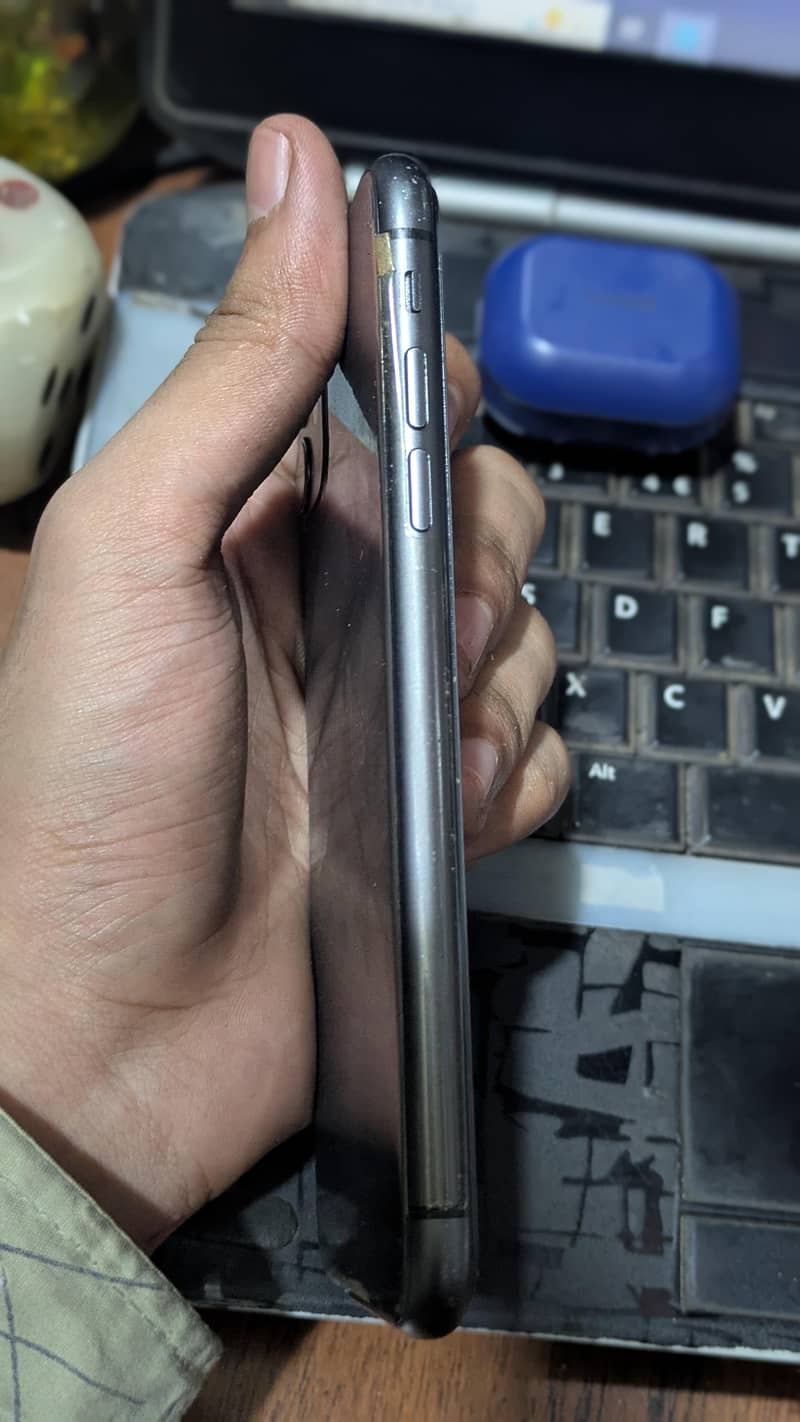 Apple iPhone 11 7